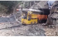 2.5噸防爆湘潭電機車海外煤礦運行視頻
