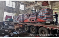 四川一批8噸雙駕駛室湘潭電機(jī)車裝車發(fā)貨